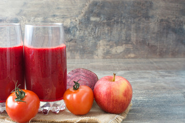 Red detox with beetroot, pepper,apple and tomato