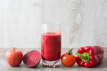 Red detox with beetroot, pepper,apple and tomato