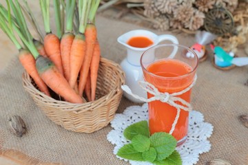 Fresh squeezed carrot juice and fresh carrots.