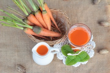 Fresh squeezed carrot juice and fresh carrots.