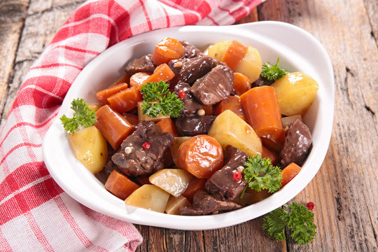 beef cooked with wine sauce and vegetable