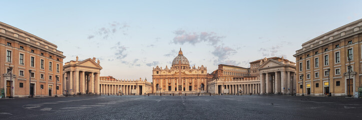 Fototapeta na wymiar Sunrise over the St. Peters Basilica in Vatican City
