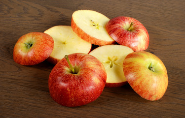 sliced red apples