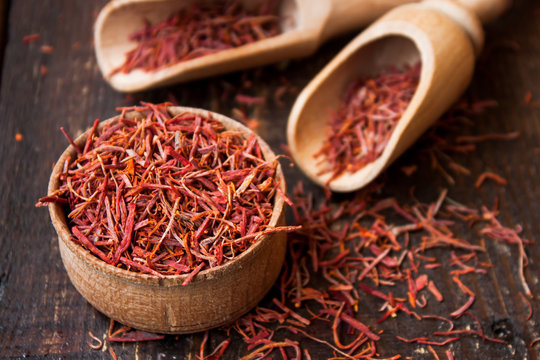 Saffron in wooden bowl