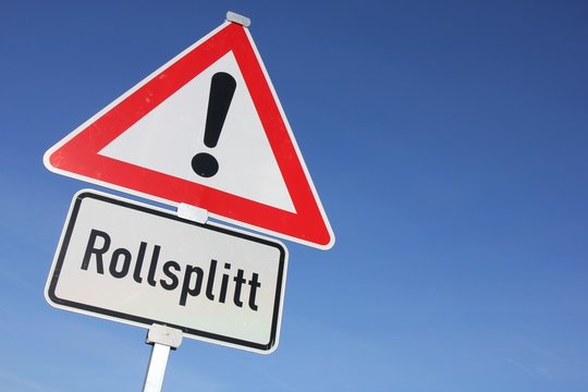 Deutsches Verkehrszeichen: Gefahrstelle, Rollsplitt