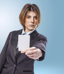 Naklejka premium portrait of an executive young woman showing her white card