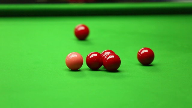 Snooker ball in 6 red game