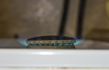 gas burner with burning gas