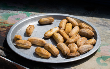 Dried bananas on tray