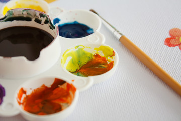 paint brush with color plate on watercolor paint paper