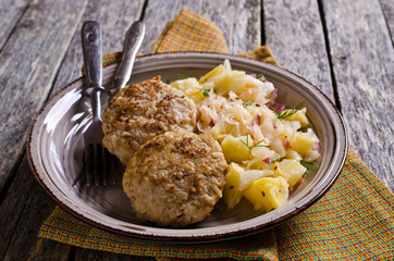 Cutlets from minced meat and rice