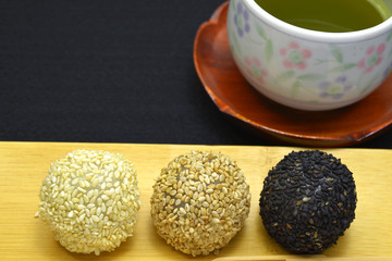 和菓子　ごま団子/　ごまの食感と香りが良い、美味しいごま団子