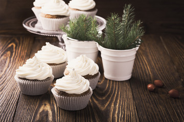 Christmas cupcakes with cream cheese frosting