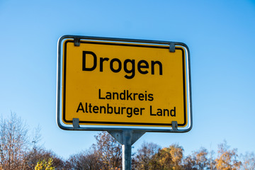 Ortstafel Drogen