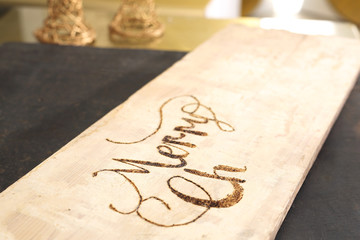 Pirografia, wypalanie napisów w drewnie