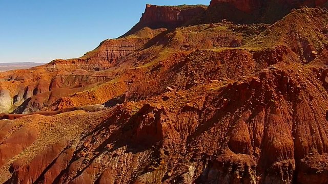  CLAY HILLS Utah road 276 in a multicolored sandstone desert. Southern Utah, USA