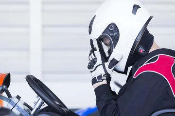 Photo sur Aluminium Sport automobile coureur de go-kart prêt pour la course