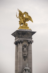 pont alexandre iii statue