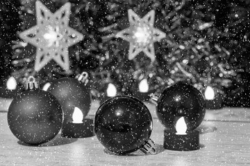 Naklejka premium Christmas composition with balls and candles, black-white