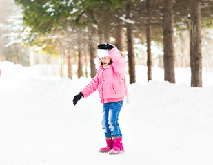 Fototapeta na wymiar funny child in winter park