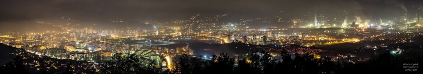 Fototapeta na wymiar Zenica at Night
