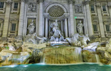 Panele Szklane Podświetlane  Rzym, fontanna di Trevi w wieczornym oświetleniu