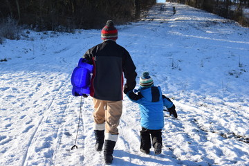 Mit Oma zum Schlittenfahren - Tobogganing