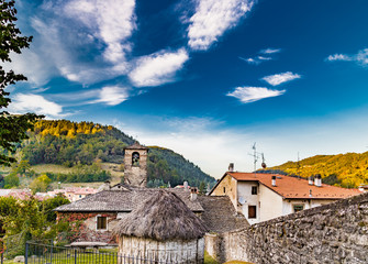 Fototapeta na wymiar mountain village in Tuscany