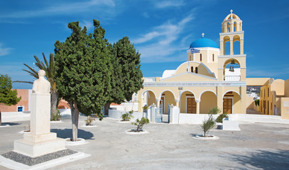 Fototapeta na wymiar Santorini - The church Agios Georgios in Oia.