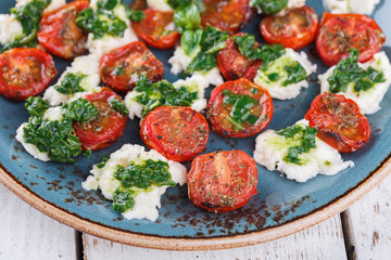Salad of roasted tomatoes, mozzarella and Basil