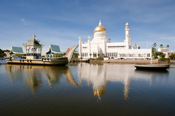 Fototapeta premium Sultan Omar Ali Saifuddin Mosque - Bandar Seri Begawan - Brunei