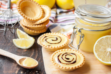 tartlets with lemon curd and chocolate