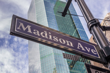 Street sign of Madison avenue in New York City - obrazy, fototapety, plakaty