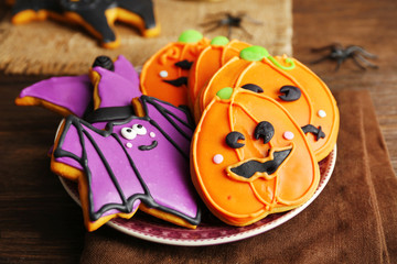 Naklejka premium Creative Halloween cookies on wooden background