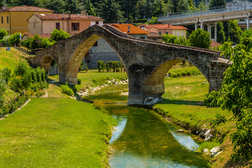 Fototapeta premium three archs medieval bridge in Italy