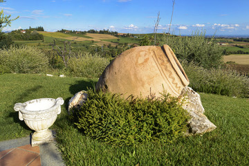 Anfora in giardino.