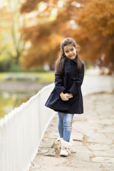Naklejka na ściany i meble Little girl in the autumn park