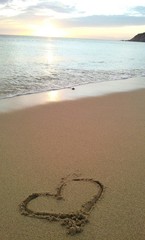 Cuore sulla spiaggia