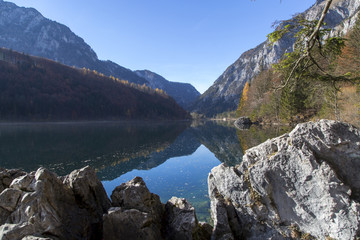 Fototapeta premium Herbst am Leopoldsteinersee in der Steiermark,Österreich