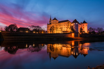 Fototapeta na wymiar Schloss Hartenfels in Torgau im Abendlicht