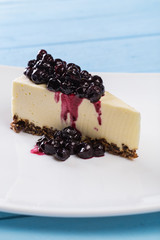 Cake with cream cheese and blueberries