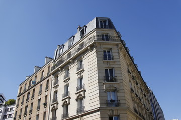 Fototapeta na wymiar Immeuble ancien du quartier Balard à Paris
