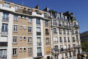 Fototapeta na wymiar Immeuble ancien du quartier Balard à Paris 