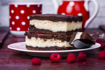 Cheesecake brownies with raspberry
