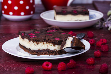 Cheesecake brownies with raspberry