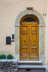 Fototapeta na wymiar Wooden Ancient Italian Door