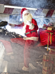 Der Weihnachtsmann im Mopedshop