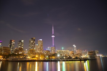 Obraz na płótnie Canvas Toronto Skyline at night with a reflection in Lake Ontario
