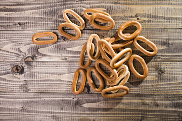 Mass of hard oval cracknels