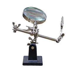 Magnifying glass with a clamp